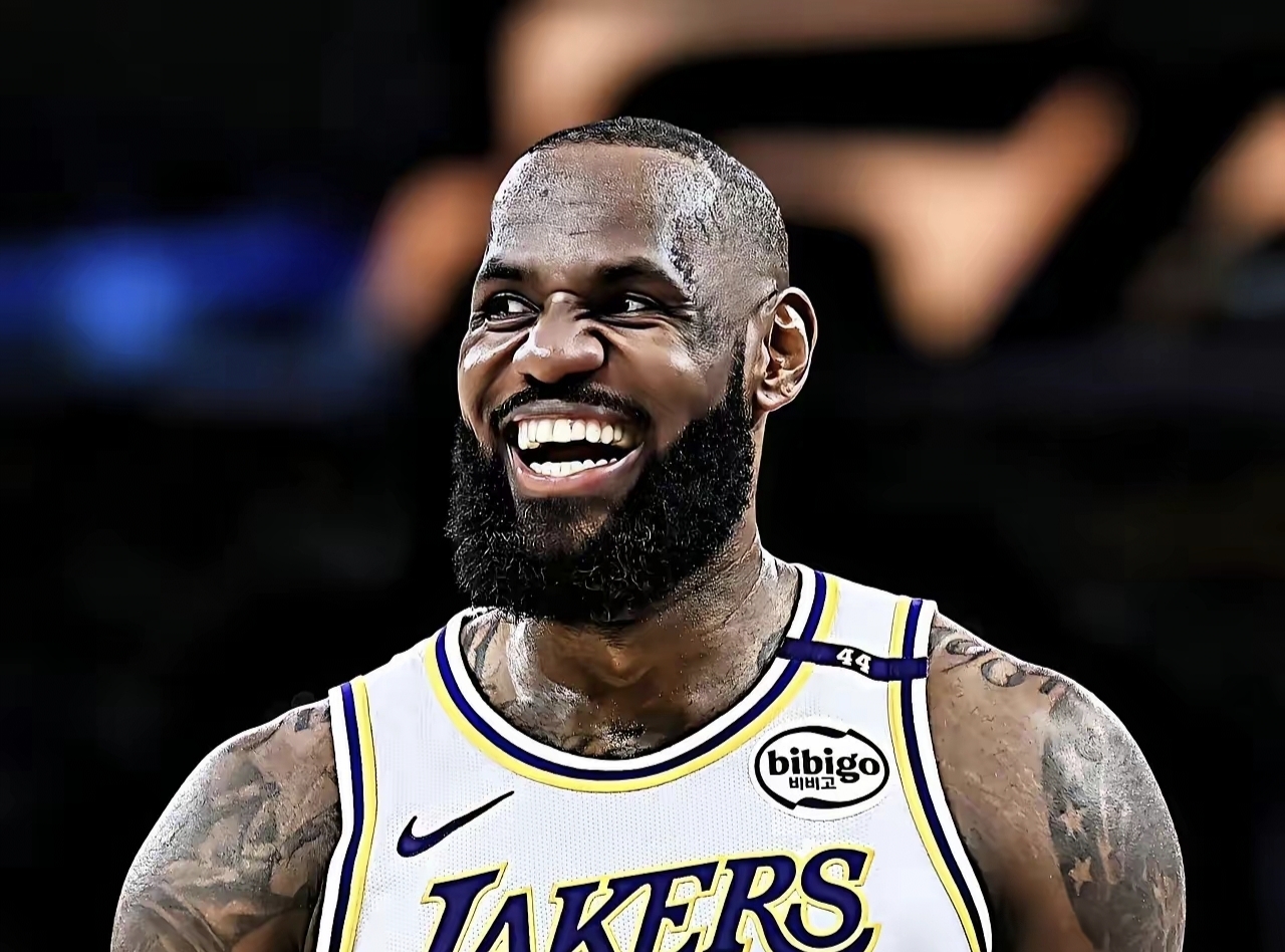 离谱！里尔内部会议纪要流出——今夜强势反弹詹姆斯连续五场比赛得分超过官方发布新规，比利亚雷亚尔赛后更衣室发声的简单介绍